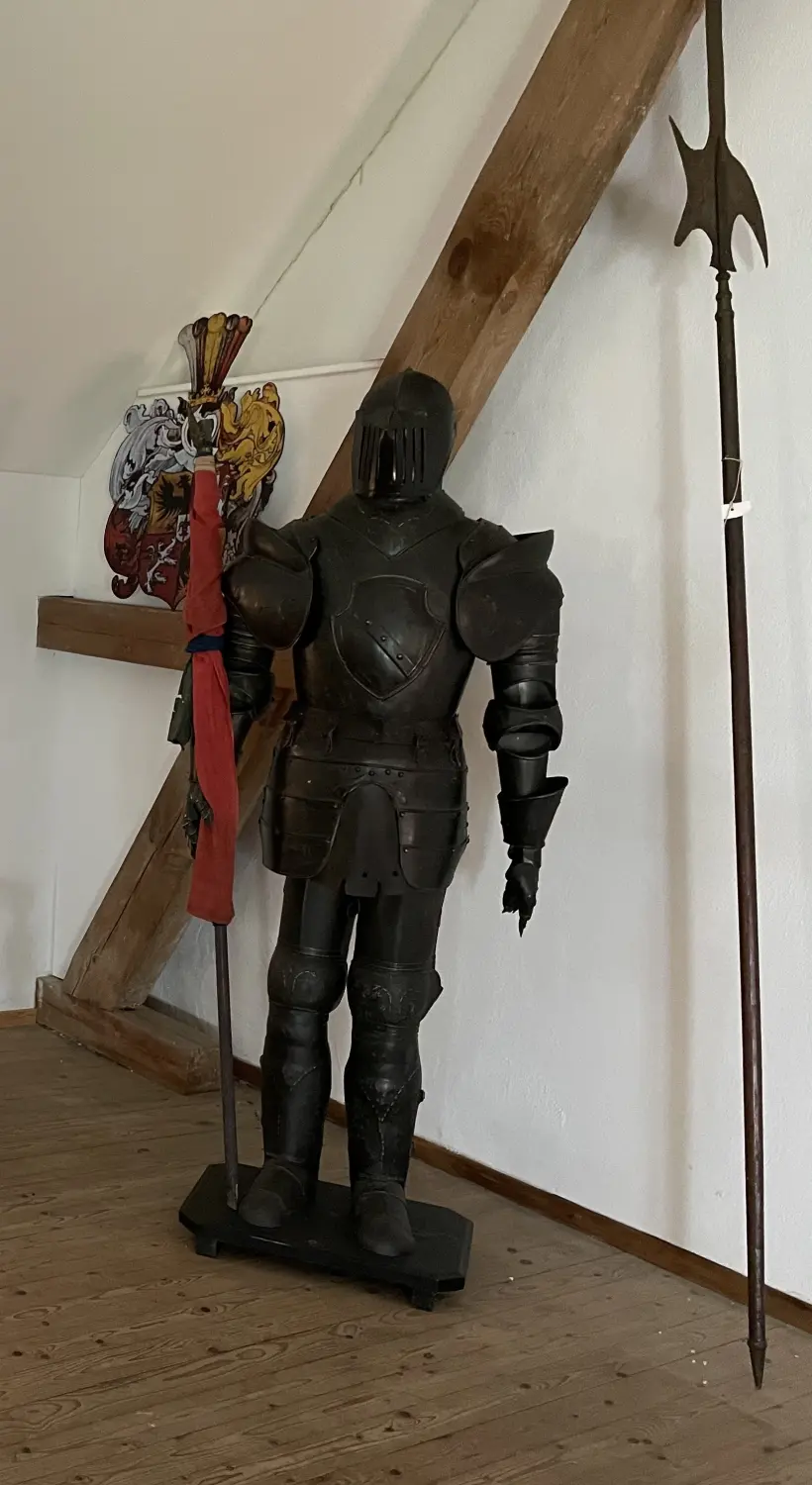 Statue eines Mannes von Rittergut Grafenried Standort GmbH